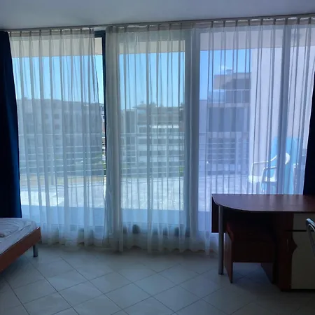 голямо и просторно студио Apartament Sunny Beach