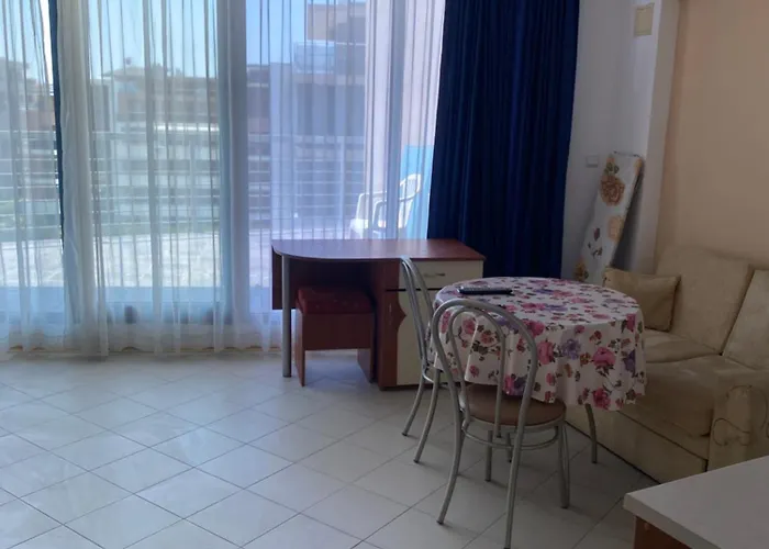 голямо и просторно студио * Sluneční pobřeží